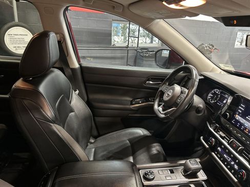 Certified 2023 Nissan Pathfinder SL image 9