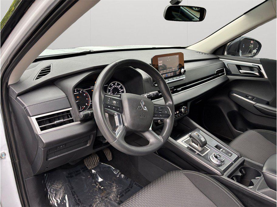 Used 2022 Mitsubishi Outlander ES AWD/4WD image 6