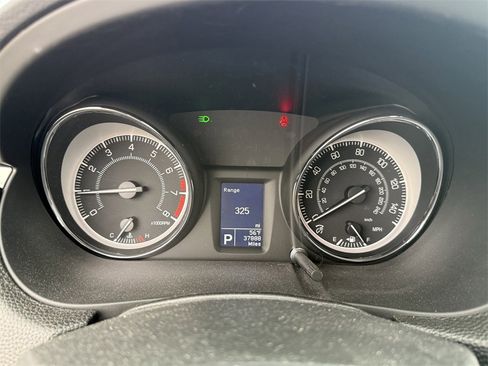 Used 2010 Suzuki Kizashi SE image 17