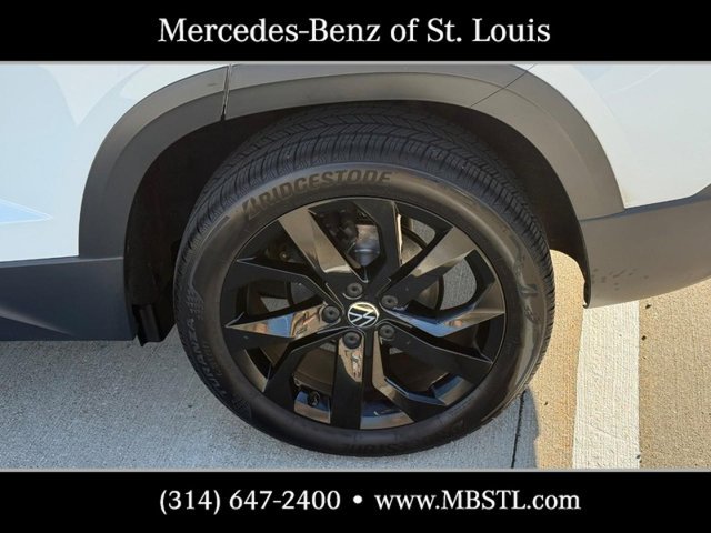 Used 2024 Volkswagen Taos SE w/ Panoramic Sunroof Package FWD image 9