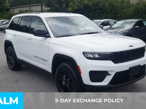 Used 2025 Jeep Grand Cherokee Altitude AWD/4WD image 3