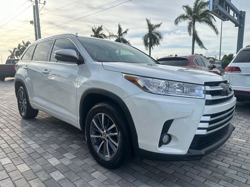 Used 2017 Toyota Highlander XLE FWD image 1
