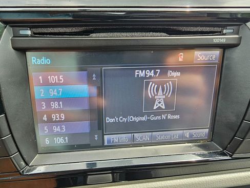 Used 2015 Toyota Corolla LE FWD image 35