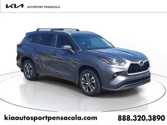 Used 2024 Toyota Highlander XLE FWD video 1