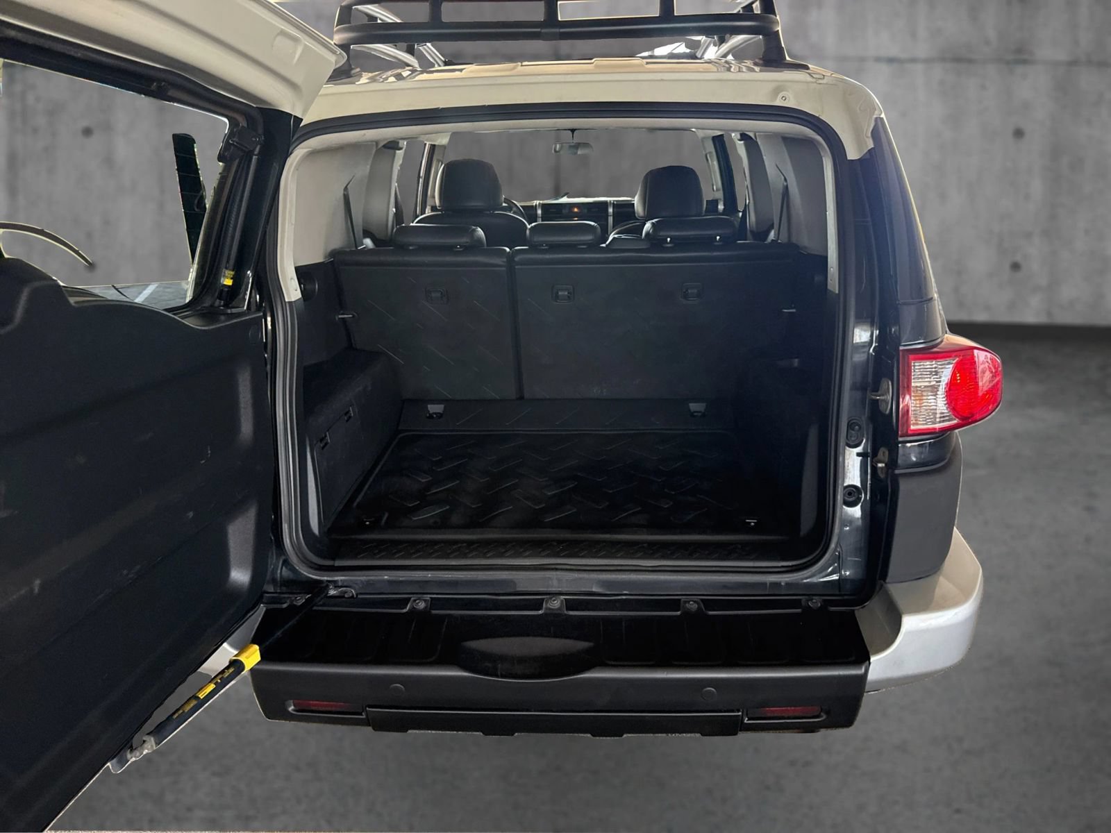 Used 2007 Toyota FJ Cruiser 2WD w/ Convenience Pkg image 13