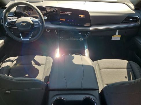 New 2026 Chevrolet Suburban LS image 16