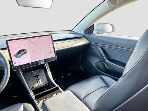 Used 2018 Tesla Model 3 Long Range image 23