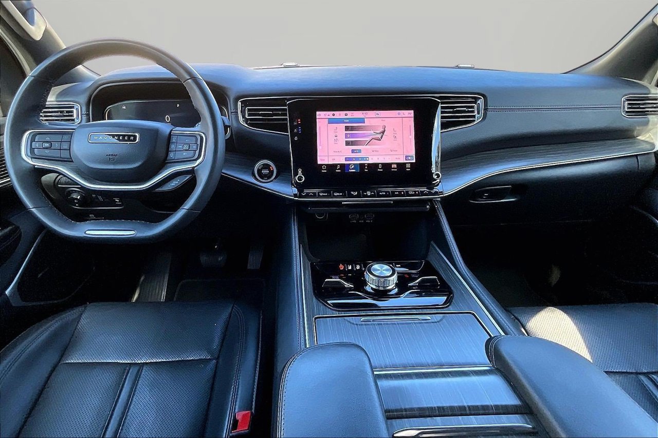 Used 2024 Jeep Wagoneer Series III AWD/4WD image 15