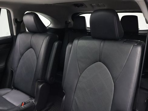 Used 2023 Toyota Highlander Platinum AWD/4WD image 18