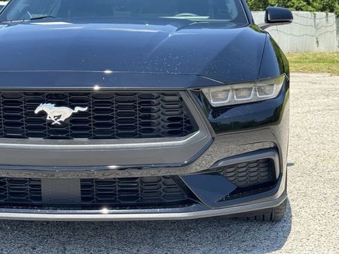 Certified 2025 Ford Mustang Coupe RWD image 9