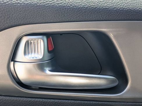 Used 2025 Chrysler Pacifica Select FWD image 13