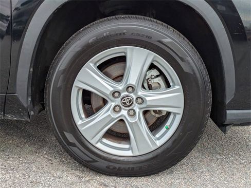 Used 2023 Toyota Highlander LE image 11