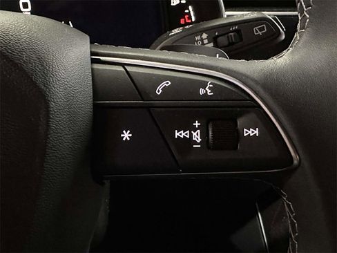 Used 2025 Audi Q8 Premium w/ Convenience Package image 27