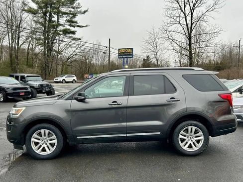 Used 2018 Ford Explorer XLT w/ Equipment Group 202A image 5