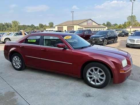 Used 2008 Chrysler 300 Touring RWD image 4
