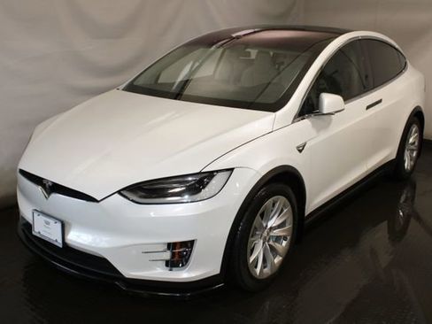 Used 2018 Tesla Model X 75D image 1