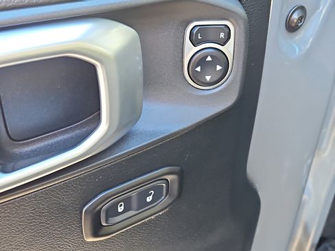 Used 2020 Jeep Wrangler Sport image 18