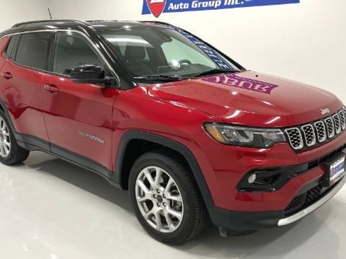Used 2025 Jeep Compass Limited AWD/4WD image 4