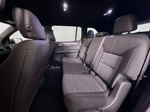 Used 2025 GMC Acadia Elevation image 14