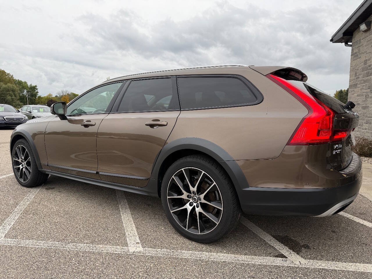 Used 2018 Volvo V90 T6 Cross Country w/ Convenience Package AWD/4WD image 4