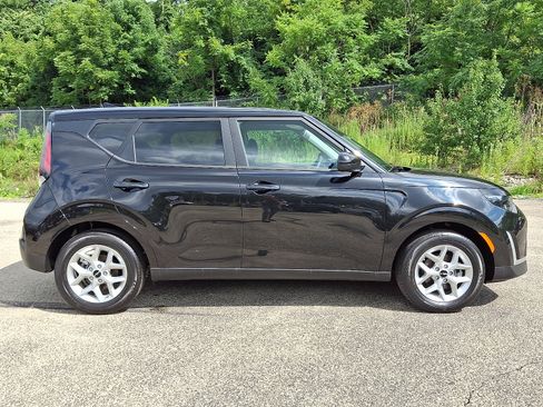 Used 2025 Kia Soul LX FWD image 7