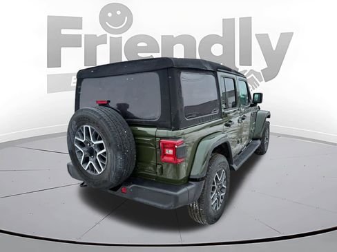 Used 2024 Jeep Wrangler Sahara image 5
