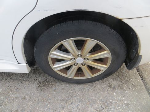 Used 2011 Subaru Legacy 2.5i Premium image 10