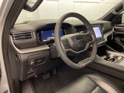 New 2025 Jeep Wagoneer 4WD image 17