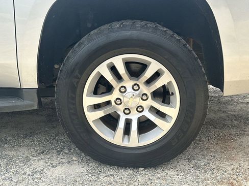 Used 2017 Chevrolet Suburban LT w/ Luxury Package image 21