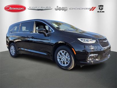 New 2026 Chrysler Pacifica Select