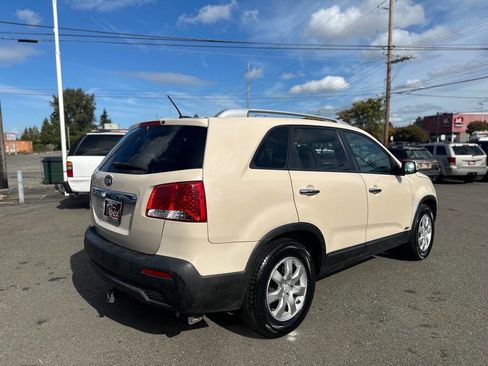 Used 2011 Kia Sorento LX image 6