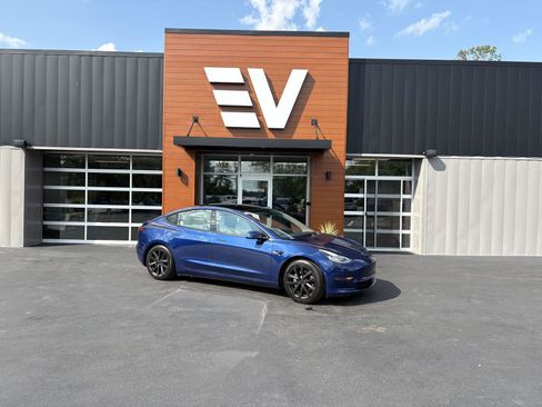 Used 2021 Tesla Model 3 Standard Range Plus RWD image 1