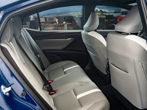 Used 2025 Toyota Camry SE image 33