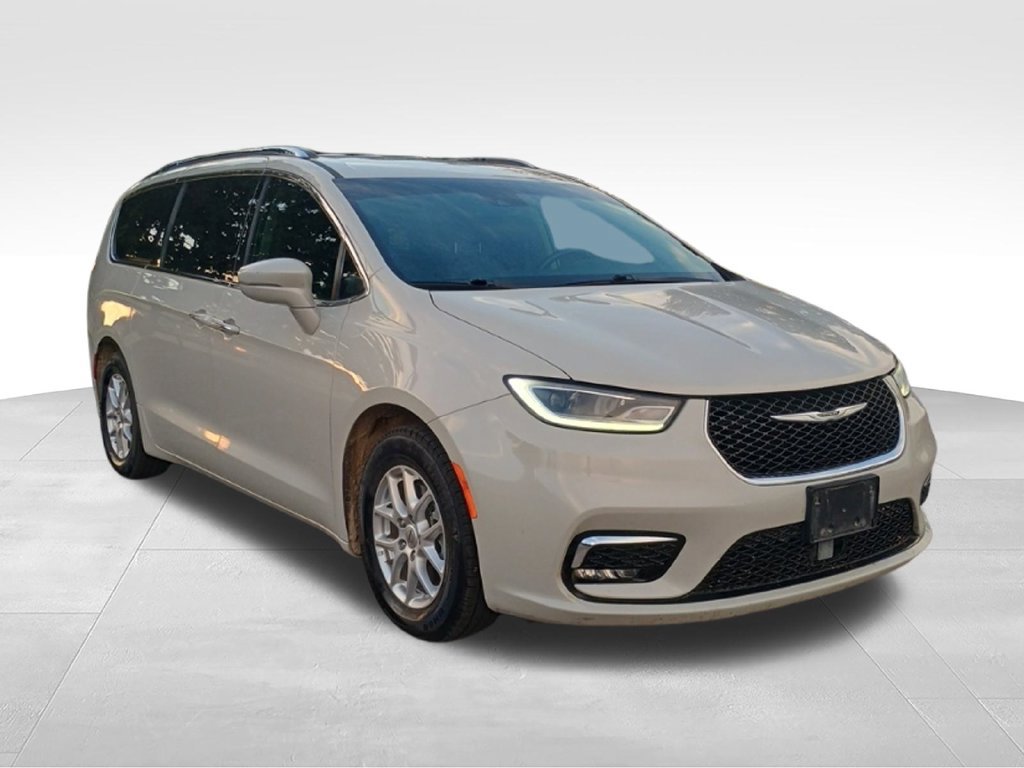 Used 2021 Chrysler Pacifica Touring-L FWD image 3