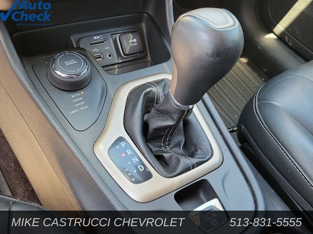 Used 2017 Jeep Cherokee Limited w/ Trailer Tow Group AWD/4WD image 18