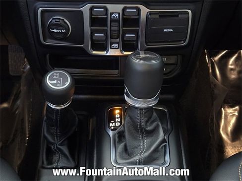 Used 2025 Jeep Gladiator High Tide image 12