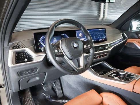 Used 2025 BMW X5 sDrive40i w/ Parking Assistance Package image 13