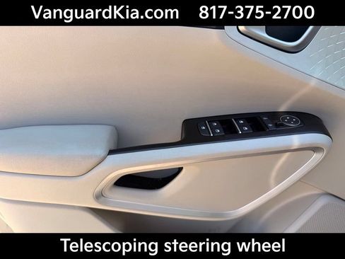 Certified 2025 Kia Soul LX w/ LX Technology Package FWD image 17