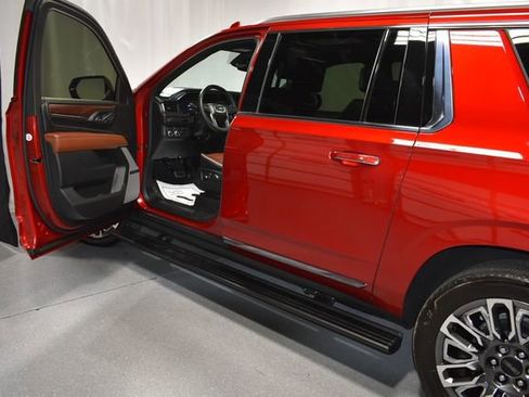 Used 2024 GMC Yukon XL Denali Ultimate AWD/4WD image 10