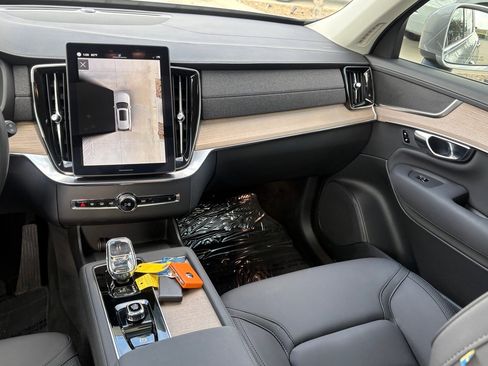 Certified 2025 Volvo XC90 B6 Plus image 15