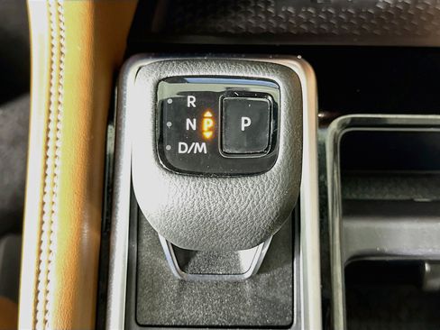 Used 2023 Nissan Pathfinder Platinum w/ Black Appearance Package AWD/4WD image 25