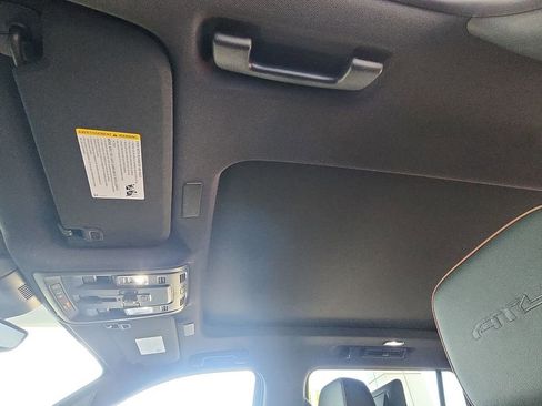 Certified 2025 GMC Yukon XL AT4 w/ AT4 Premium Plus Package AWD/4WD image 19