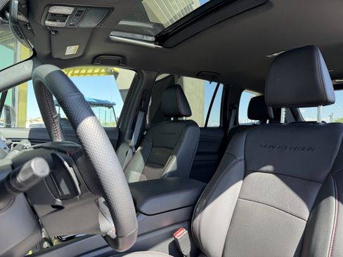 Used 2025 Honda Passport Black Edition image 32