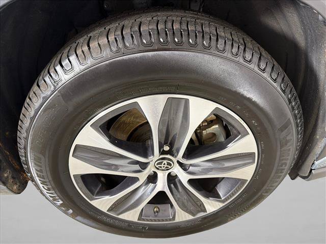 Used 2022 Toyota Highlander XLE FWD image 13