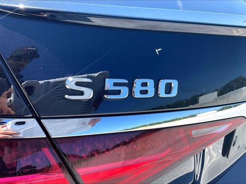 Used 2022 Mercedes-Benz S 580 4MATIC Sedan w/ AMG Line Package image 31