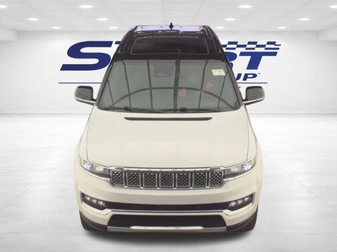 Used 2023 Jeep Grand Wagoneer Series II image 2