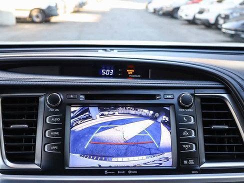 Used 2017 Toyota Highlander SE image 25