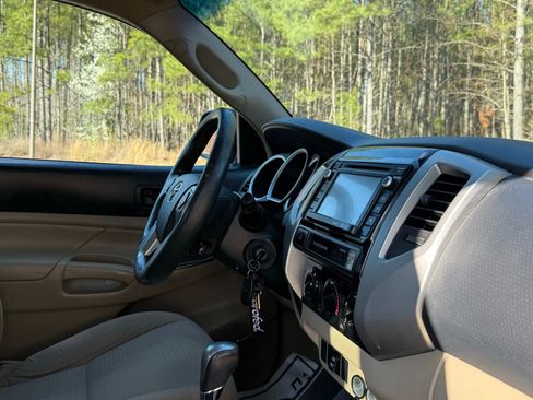 Used 2015 Toyota Tacoma PreRunner w/ SR5 Package image 23