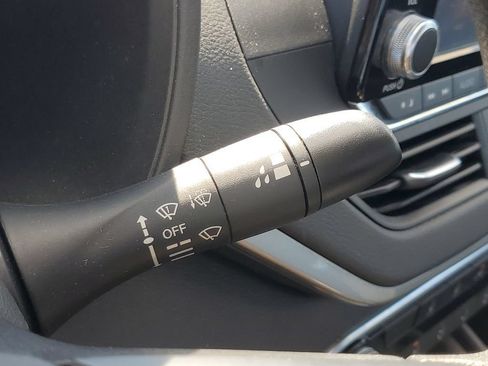 Used 2024 Nissan Altima 2.5 S FWD image 25