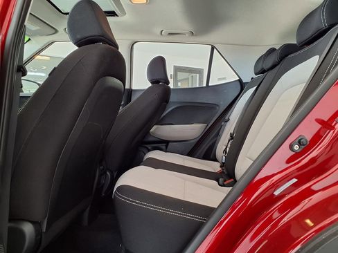 Used 2025 Hyundai Venue SEL FWD image 15